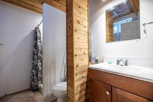 59 Cassiar Drive, Elkford, BC - Indoor Photo Showing Bathroom