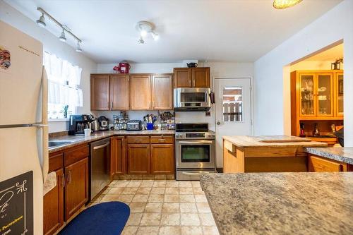 59 Cassiar Drive, Elkford, BC - Indoor Photo Showing Kitchen