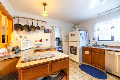 59 Cassiar Drive, Elkford, BC - Indoor Photo Showing Kitchen