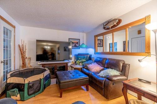 59 Cassiar Drive, Elkford, BC - Indoor Photo Showing Living Room