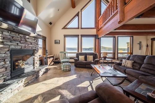 1676 Koocanusa Lake Drive, Newgate, BC - Indoor Photo Showing Living Room With Fireplace