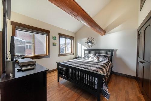 1676 Koocanusa Lake Drive, Newgate, BC - Indoor Photo Showing Bedroom