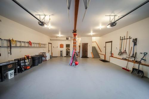 1676 Koocanusa Lake Drive, Newgate, BC - Indoor Photo Showing Garage