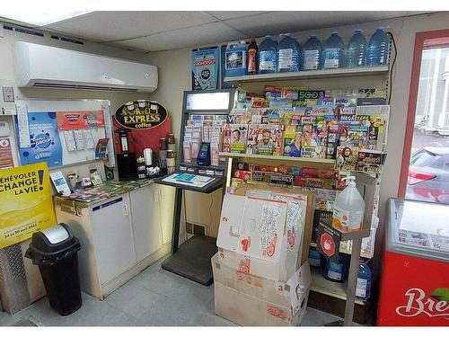 Commerce - 168 Av. Bethany, Lachute, QC - Indoor Photo Showing Other Room