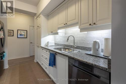 #101 -45 Ferndale Dr S, Barrie, ON - Indoor Photo Showing Kitchen With Double Sink With Upgraded Kitchen