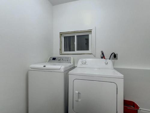 Salle de lavage - 58 Ch. Hudson, Grenville-Sur-La-Rouge, QC - Indoor Photo Showing Laundry Room