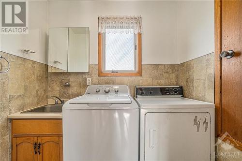 1933 Clarendon Road, Maberly, ON - Indoor Photo Showing Laundry Room