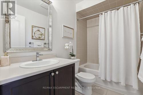 2572 Grand Oak Tr, Oakville, ON - Indoor Photo Showing Bathroom