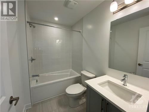 2325 Goldhawk Drive, Ottawa, ON - Indoor Photo Showing Bathroom