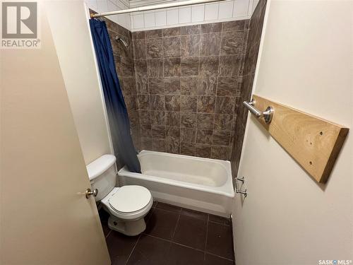 405 15Th Street W, Prince Albert, SK - Indoor Photo Showing Bathroom
