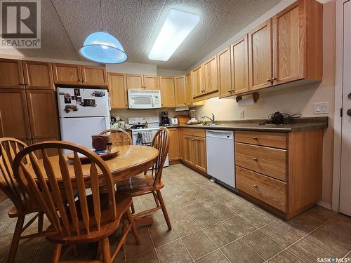 201 122 Government Road, Weyburn, SK - Indoor Photo Showing Kitchen