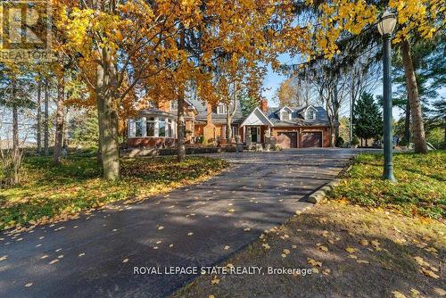 492 Governors Rd, Hamilton, ON 
