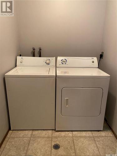 206 525 Dufferin Avenue, Estevan, SK - Indoor Photo Showing Laundry Room