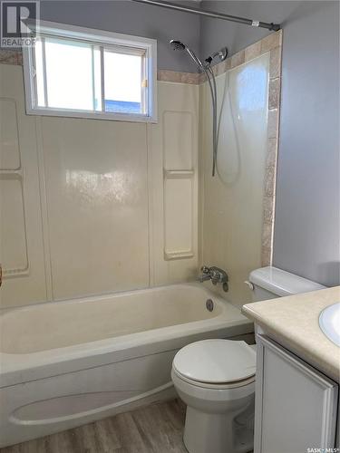 206 525 Dufferin Avenue, Estevan, SK - Indoor Photo Showing Bathroom