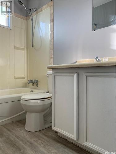 206 525 Dufferin Avenue, Estevan, SK - Indoor Photo Showing Bathroom