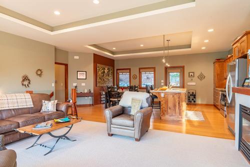 922 Redstone Drive, Rossland, BC - Indoor Photo Showing Living Room With Fireplace