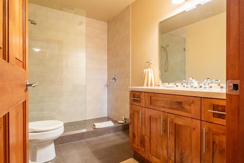 922 Redstone Drive, Rossland, BC - Indoor Photo Showing Bathroom