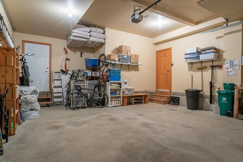 922 Redstone Drive, Rossland, BC - Indoor Photo Showing Garage