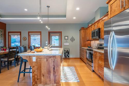 922 Redstone Drive, Rossland, BC - Indoor Photo Showing Kitchen