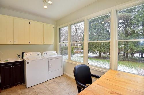 11 Forsyth Place, Hamilton, ON - Indoor Photo Showing Laundry Room