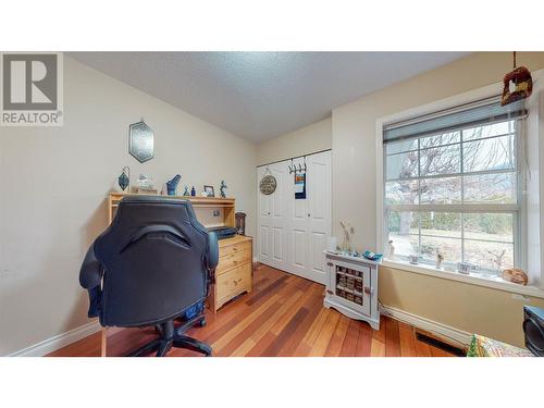 925 Eastside Avenue, Oliver, BC - Indoor Photo Showing Office