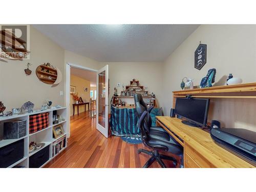 925 Eastside Avenue, Oliver, BC - Indoor Photo Showing Office