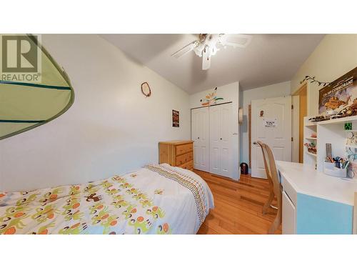 925 Eastside Avenue, Oliver, BC - Indoor Photo Showing Bedroom