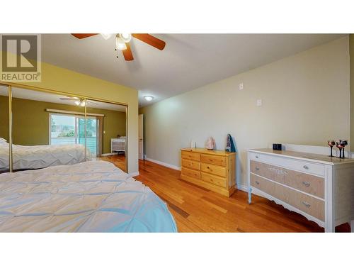 925 Eastside Avenue, Oliver, BC - Indoor Photo Showing Bedroom