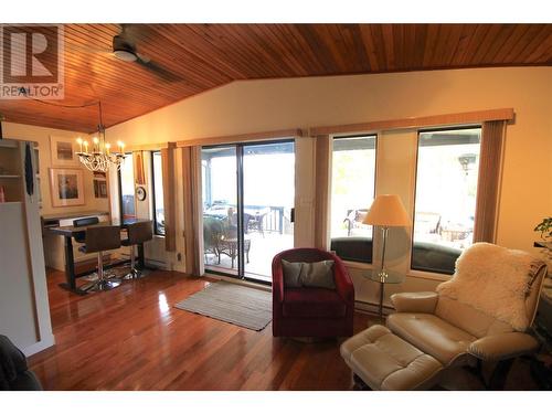 38 Lakeshore Road, Vernon, BC - Indoor Photo Showing Living Room