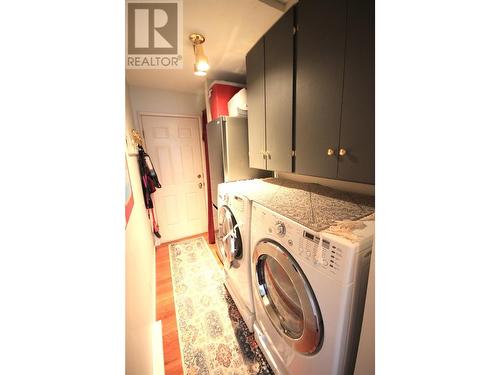 38 Lakeshore Road, Vernon, BC - Indoor Photo Showing Laundry Room