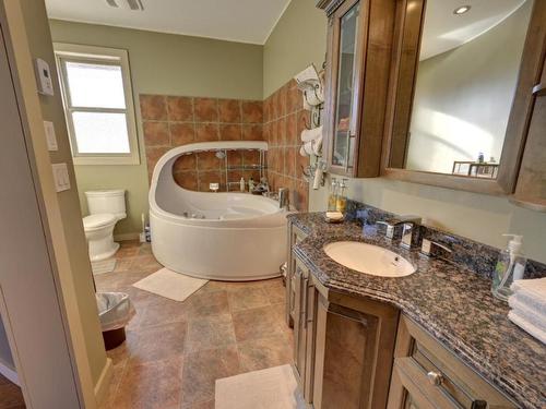 8705 Road 22, Osoyoos, BC - Indoor Photo Showing Bathroom