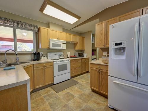 8705 Road 22, Osoyoos, BC - Indoor Photo Showing Kitchen
