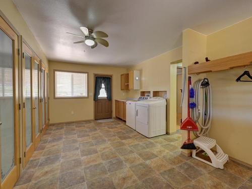 8705 Road 22, Osoyoos, BC - Indoor Photo Showing Laundry Room