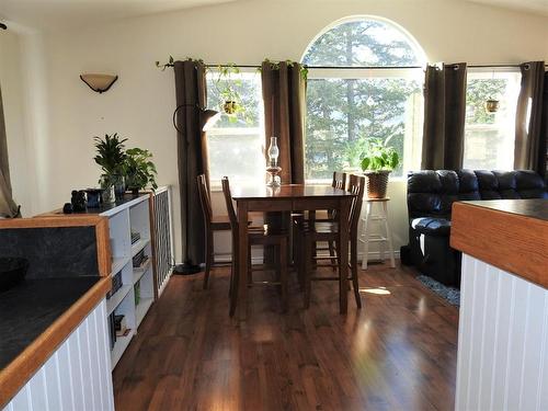 3465 Smith Road, Falkland, BC - Indoor Photo Showing Dining Room