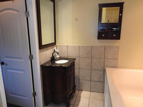 3465 Smith Road, Falkland, BC - Indoor Photo Showing Bathroom