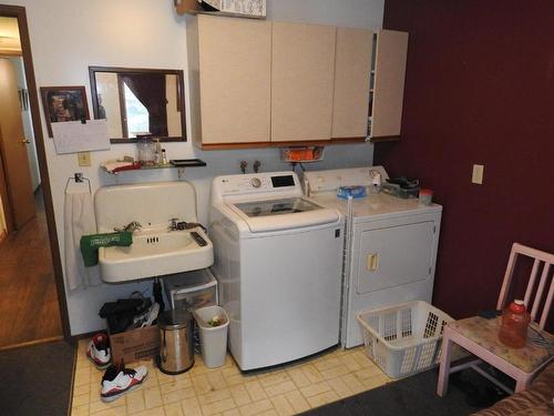 3745 Highway 97A, Armstrong, BC - Indoor Photo Showing Laundry Room