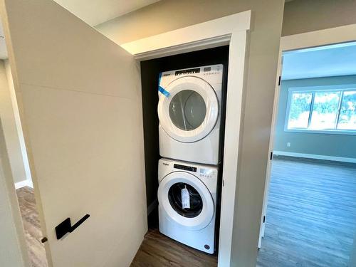 108 Abbey Road, Princeton, BC - Indoor Photo Showing Laundry Room