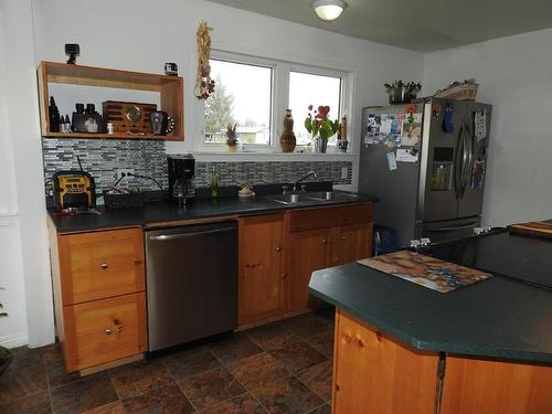 4435 Hallam Road, Armstrong, BC - Indoor Photo Showing Kitchen With Double Sink