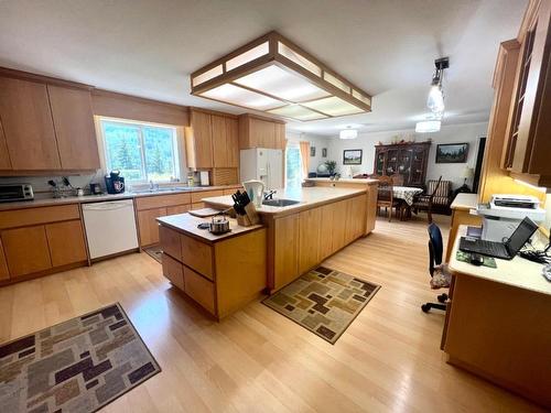 1698 Princeton Summerland Road, Princeton, BC - Indoor Photo Showing Kitchen
