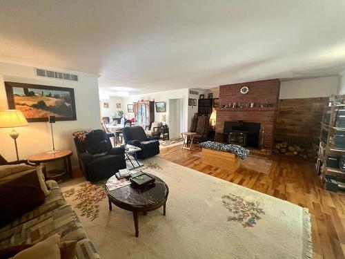 1698 Princeton Summerland Road, Princeton, BC - Indoor Photo Showing Living Room