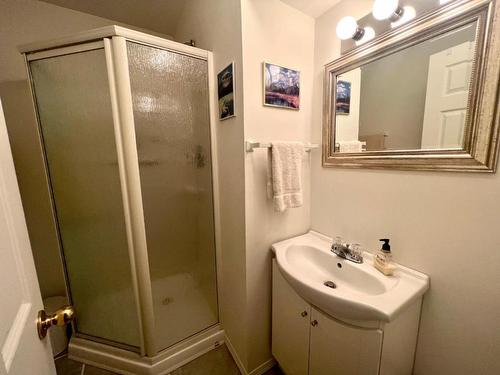 1698 Princeton Summerland Road, Princeton, BC - Indoor Photo Showing Bathroom