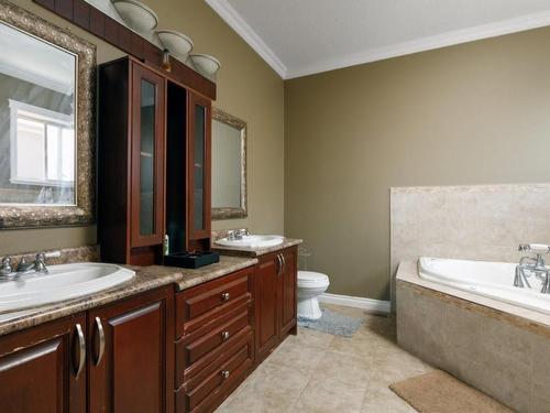 878 Kuipers Crescent, Kelowna, BC - Indoor Photo Showing Bathroom