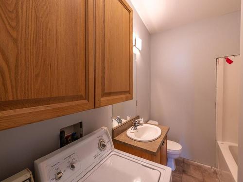 101 Hwy 3A, Kaleden, BC - Indoor Photo Showing Bathroom