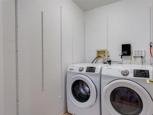 106-3858 Brown Road, West Kelowna, BC - Indoor Photo Showing Laundry Room