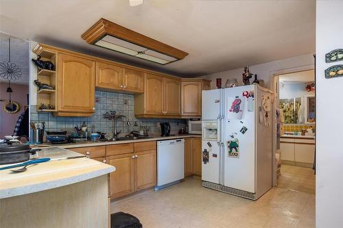 85 Ernest Avenue, Beaverdell, BC - Indoor Photo Showing Kitchen With Double Sink