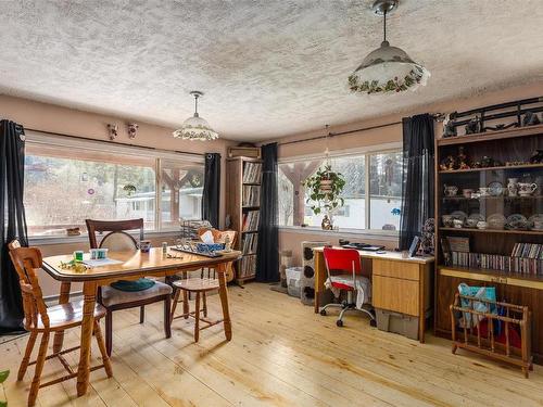 85 Ernest Avenue, Beaverdell, BC - Indoor Photo Showing Dining Room