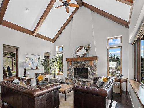 4505 Gaspardone Road, Kelowna, BC - Indoor Photo Showing Living Room With Fireplace