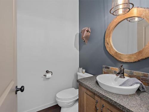 4505 Gaspardone Road, Kelowna, BC - Indoor Photo Showing Bathroom