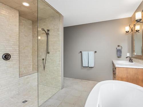 4505 Gaspardone Road, Kelowna, BC - Indoor Photo Showing Bathroom