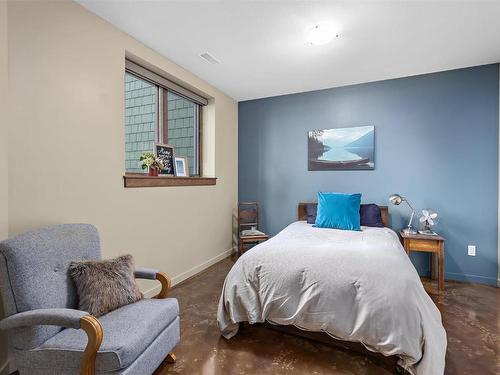 4505 Gaspardone Road, Kelowna, BC - Indoor Photo Showing Bedroom
